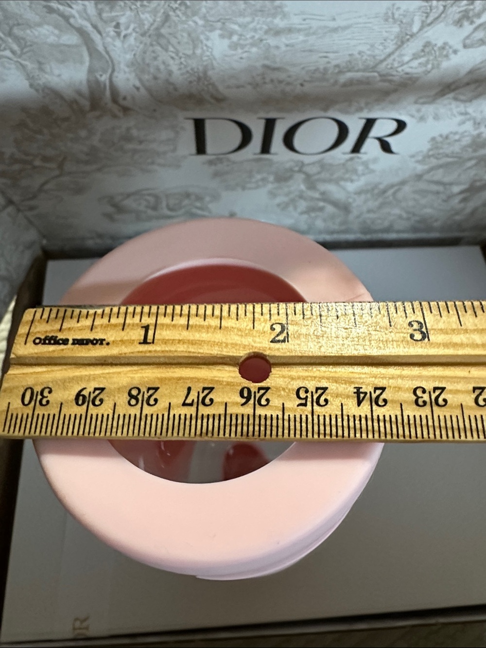 Dior Glass Bottle with Blush Pink Silicone Sleeve -VIP Exclusive 🤩🌸 - Picture 8 of 8